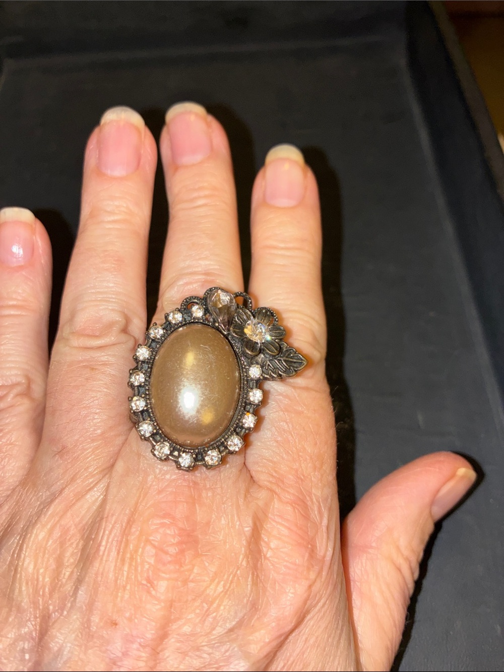 Vintage-Inspired Gold Oval Cocktail Stretch Ring with Floral Accents